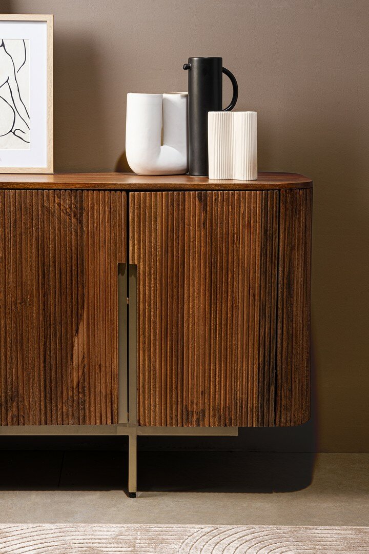 Sideboard Vilas, Detail der Beine aus Stahl