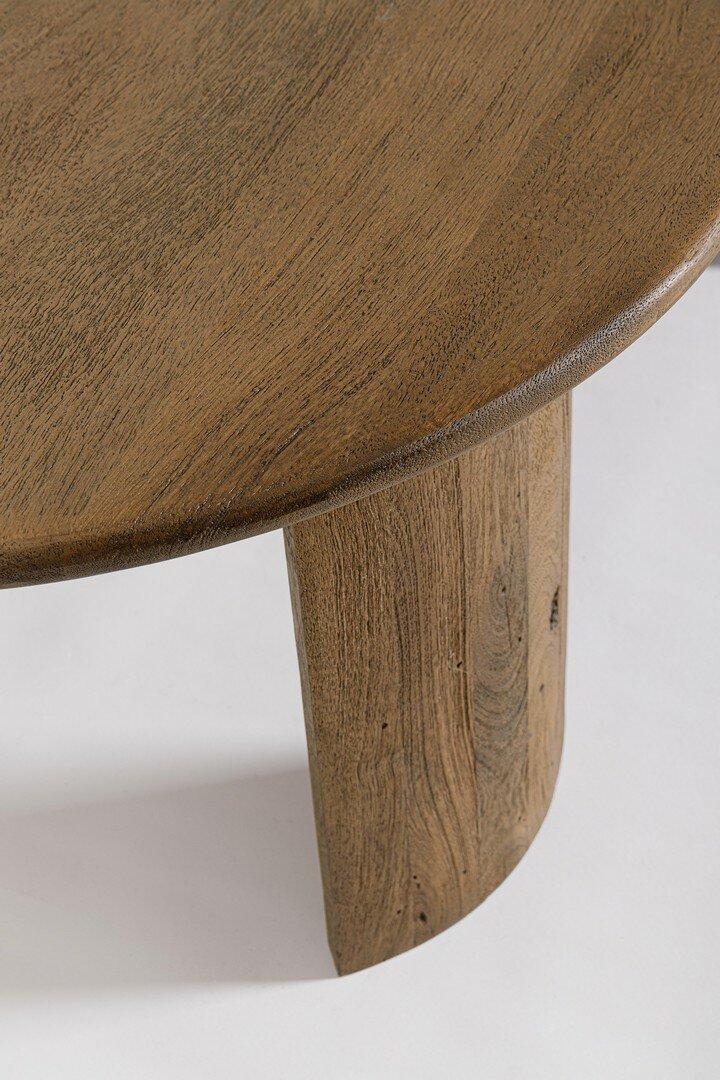 Couchtisch Orlando Braun, Detail der Tischbeine aus Mangoholz