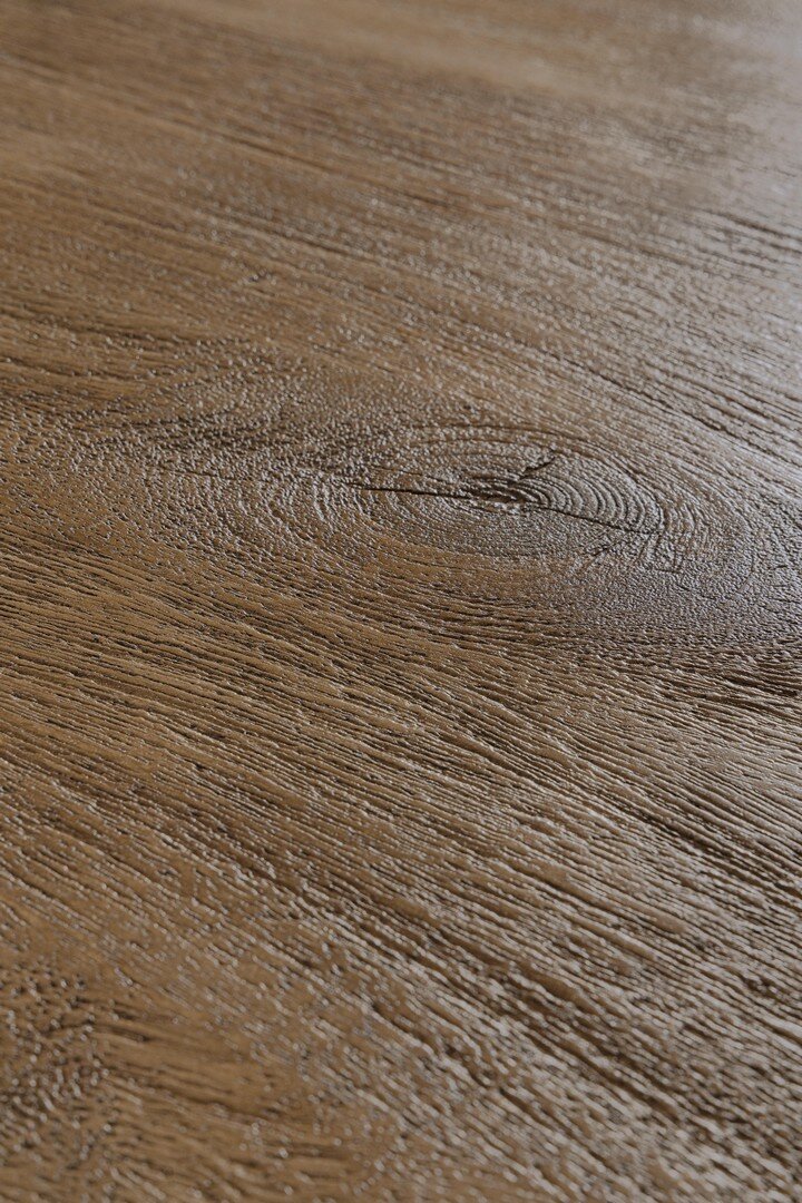 Couchtisch Orlando Braun, Detail der ovalen Tischplatte