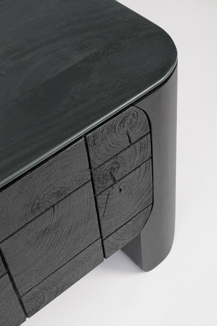 TV-Möbel Sinnar Schwarz von Bizzotto im eingerichteten Wohnzimmer, im STUFF Shop