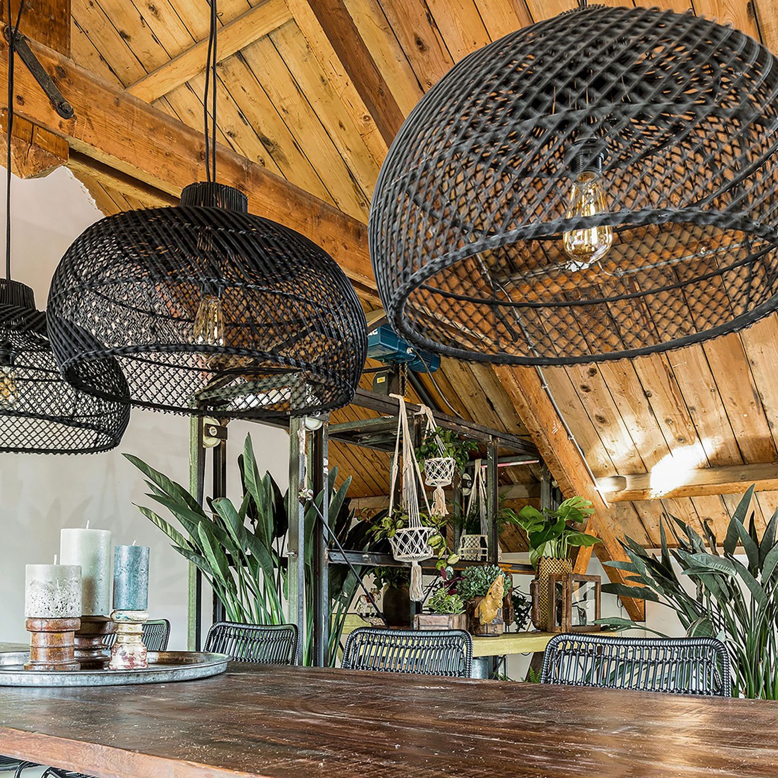 Rattan Lampe Handmade black Maze
