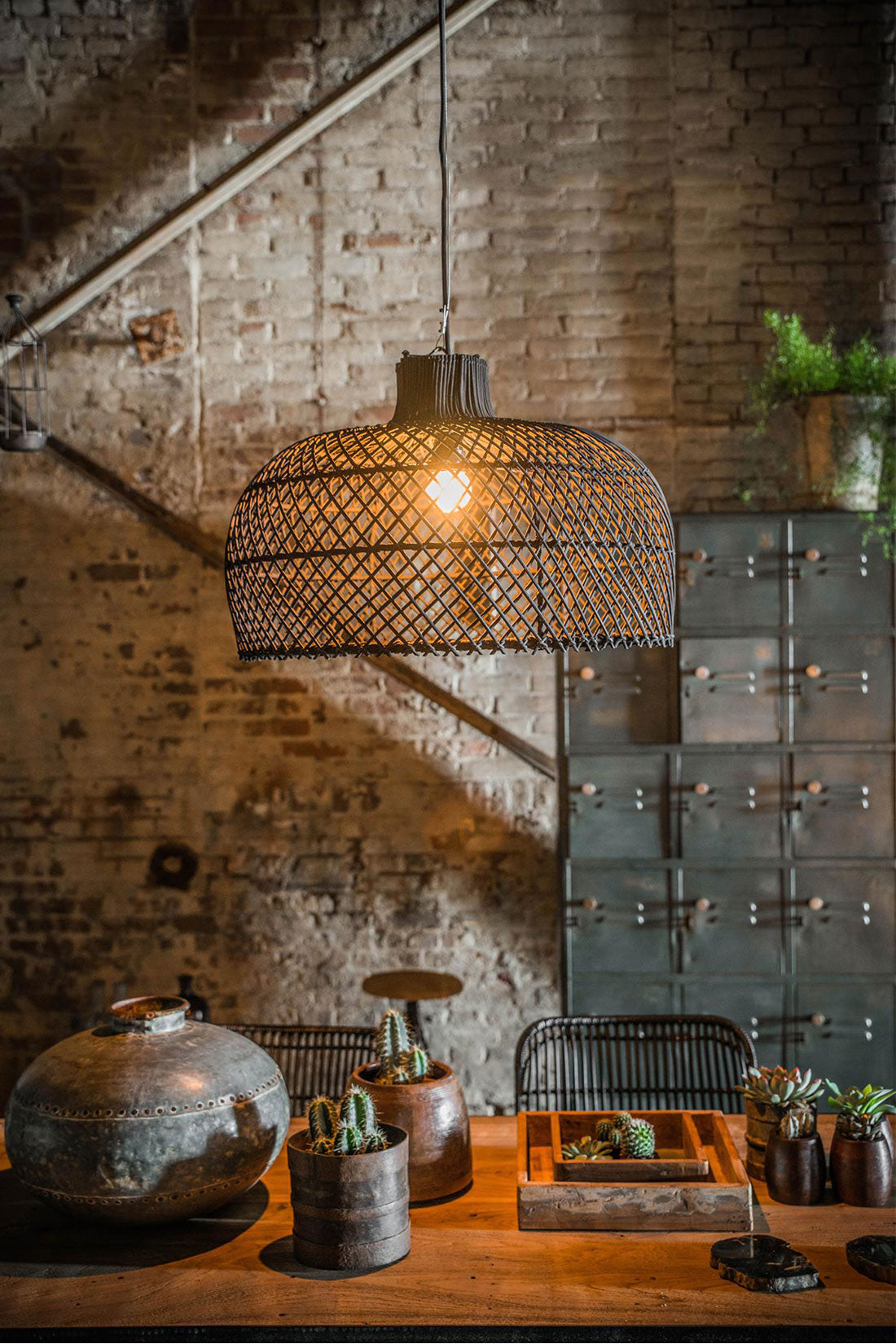 Rattan Lampe Handmade black Maze
