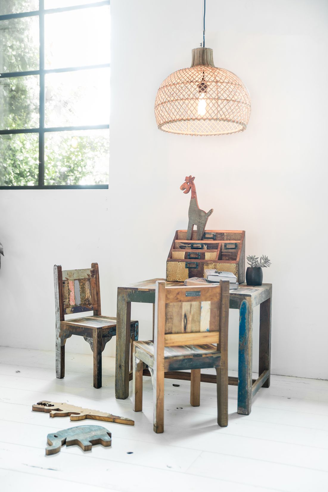 Kinderstuhl im Vintage Shabby-Chic aus Altholz
