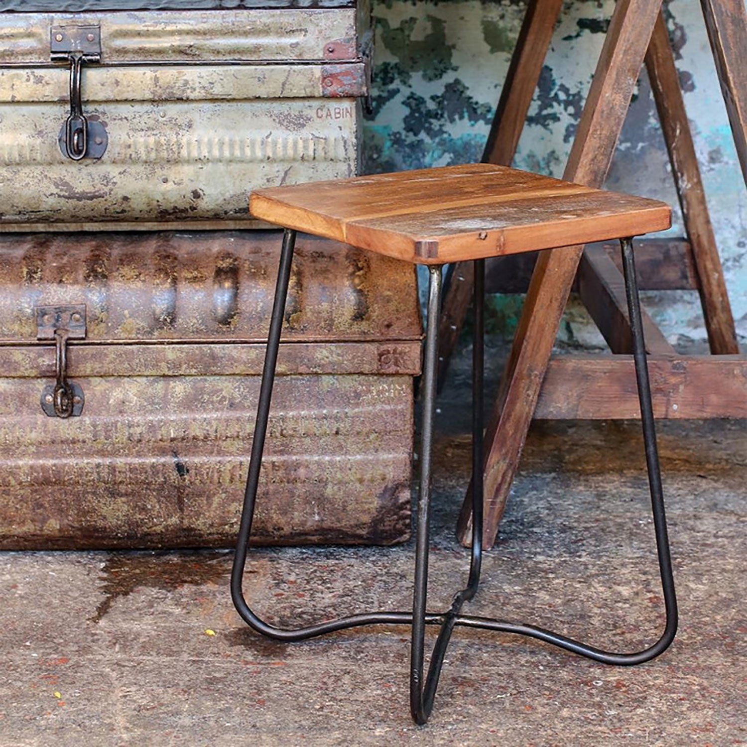 Beistelltisch oder Hocker aus der Factory Kollektion | STUFF Loft