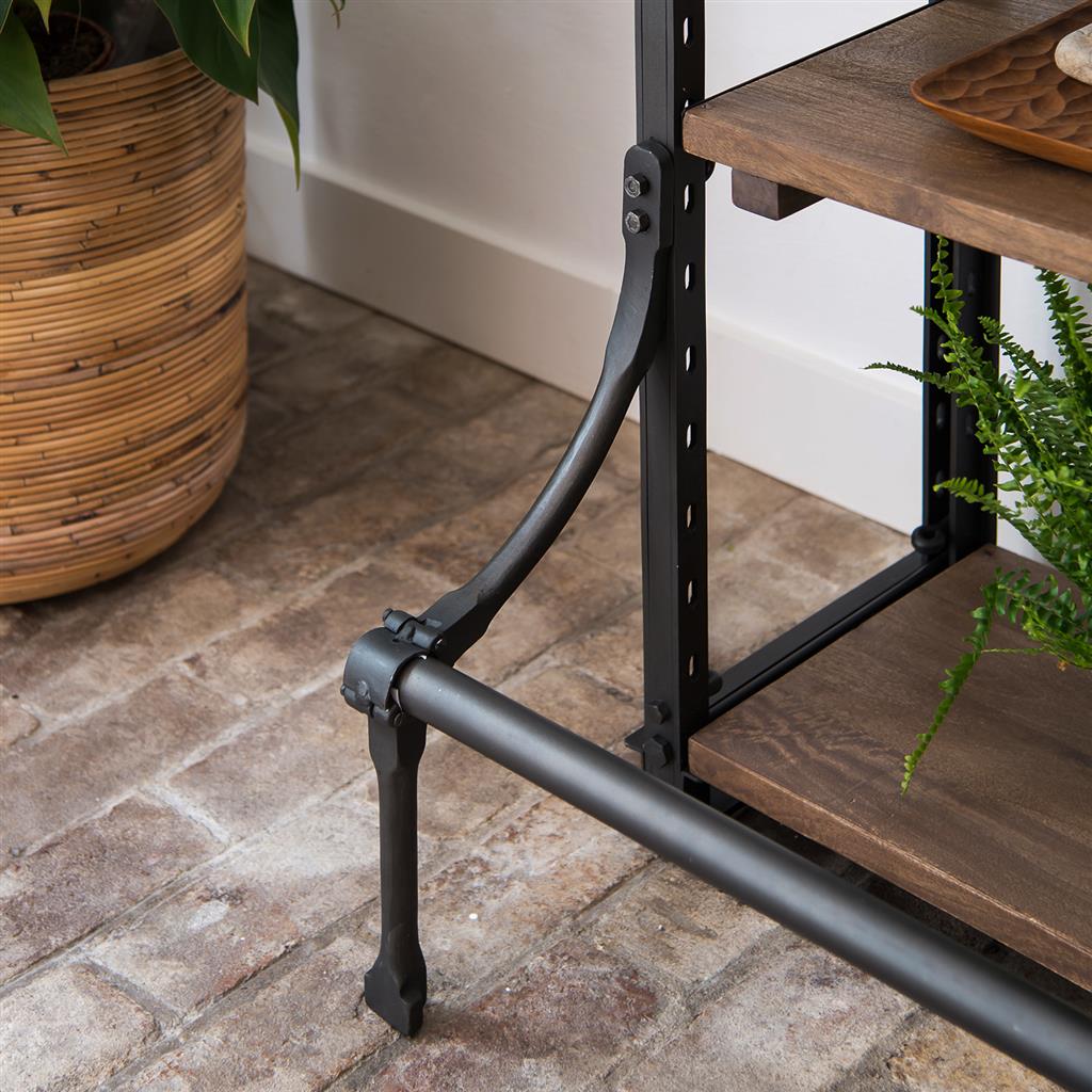 Detailaufnahme Metallrahmen und Altholzböden | STUFF Loft