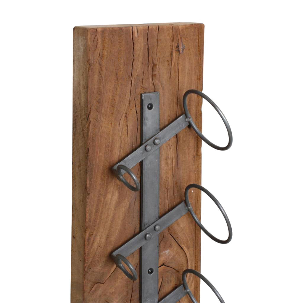 Detailansicht Metallhalterungen am Weinregal Heritage