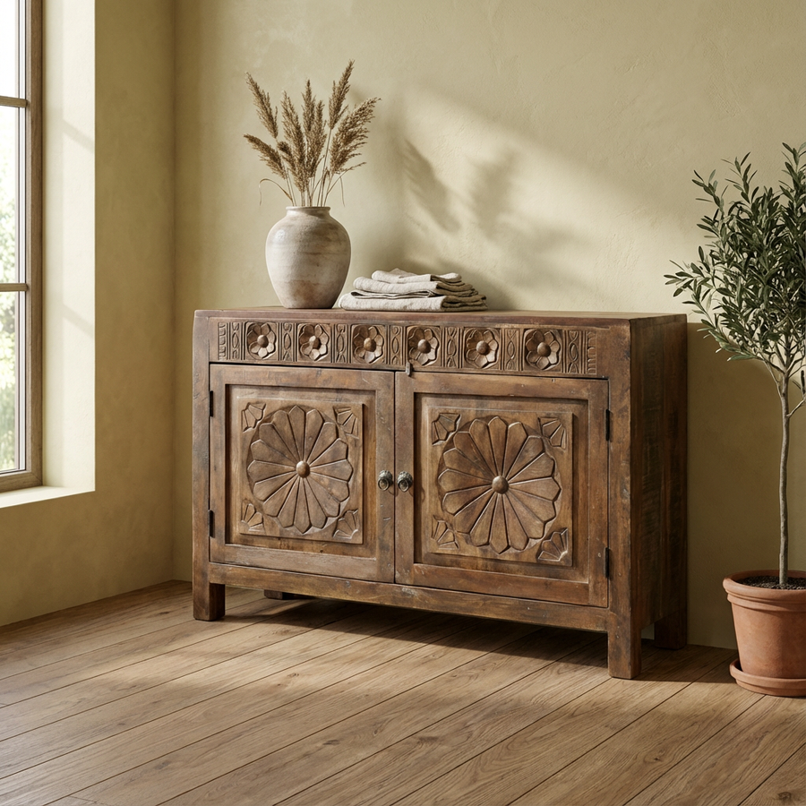 Sideboard Flower aus der Heritage Kollektion mit handgeschnitzten Blumenmotiven, gefertigt aus recyceltem Holz | STUFF Shop