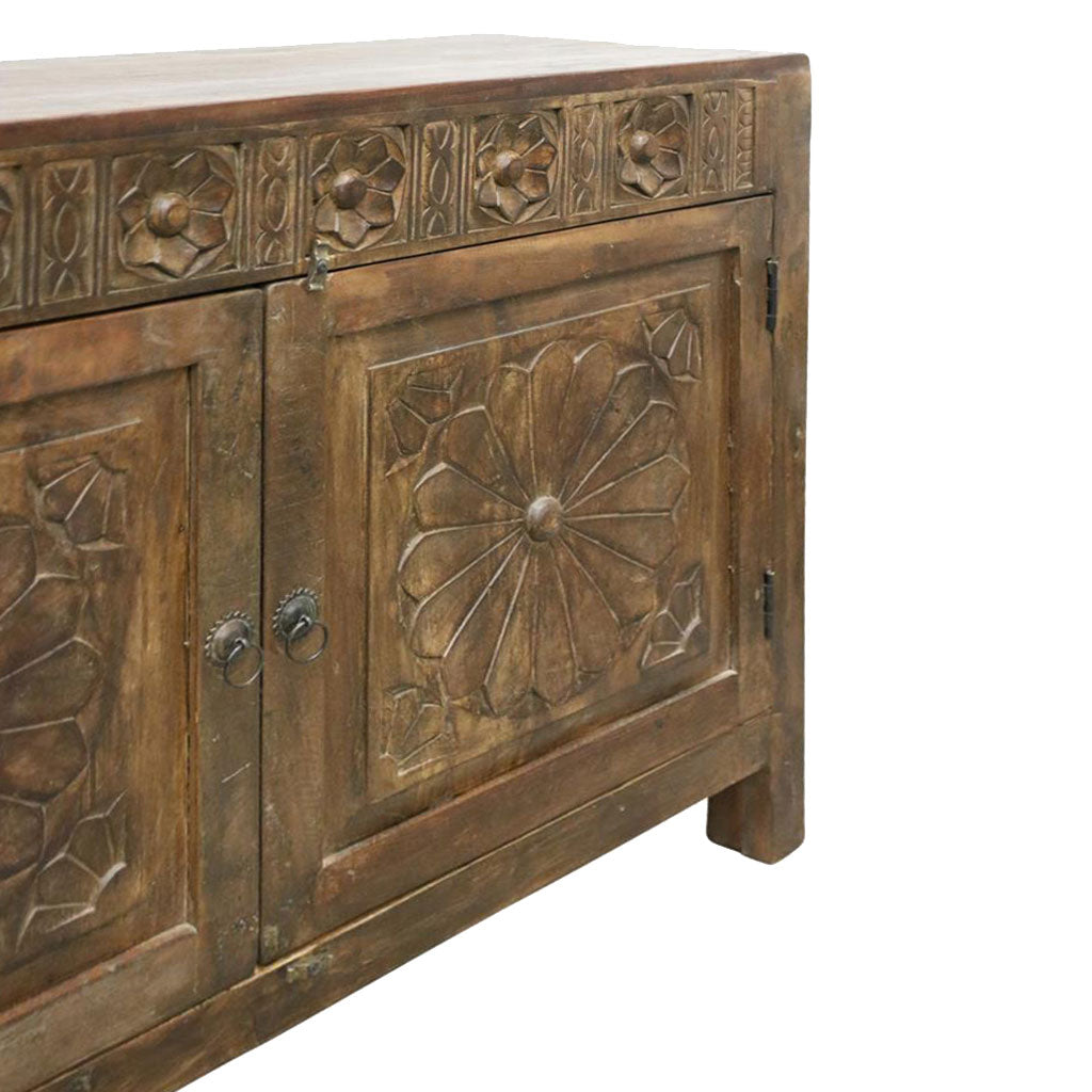 Sideboard Flower aus der Heritage Kollektion mit handgeschnitzten Blumenmotiven, gefertigt aus recyceltem Holz | STUFF Shop