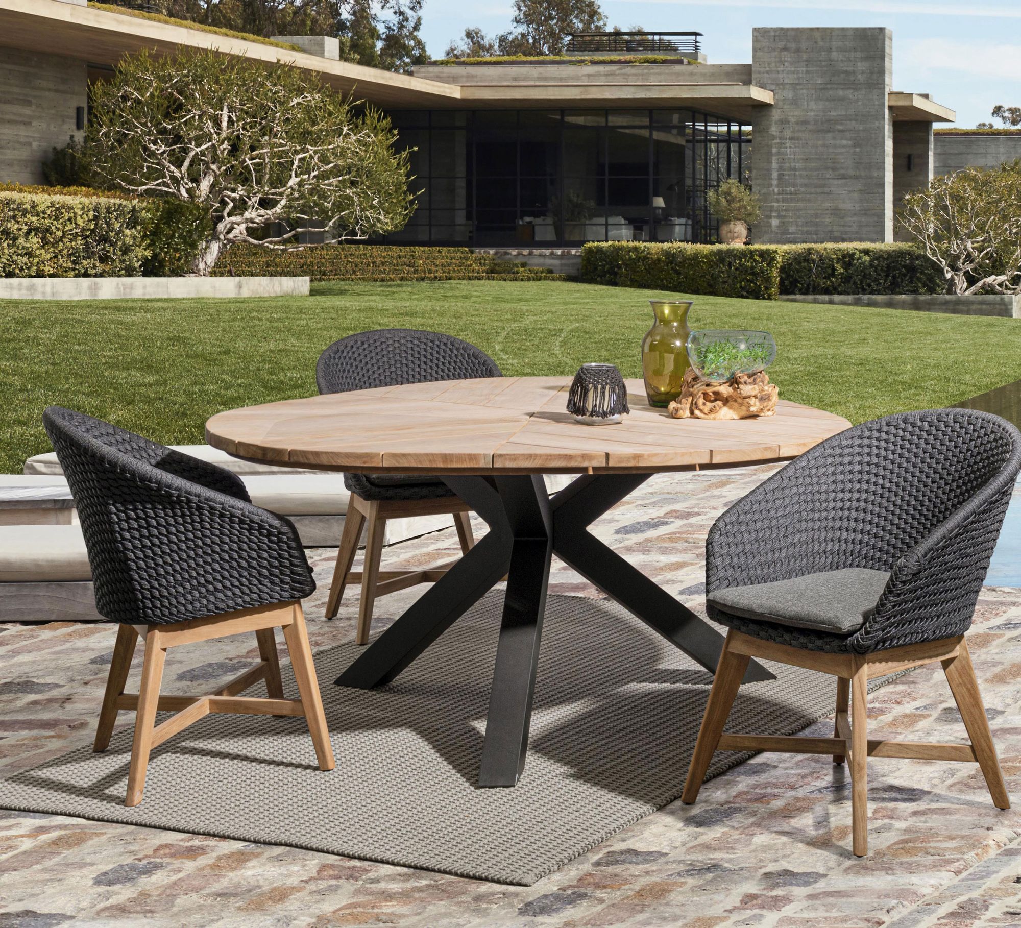 Outdoor Stuhl Coachella mit Armlehnen und Sitzkissen Anthrazit | Bizzotto bei STUFF Shop kaufen