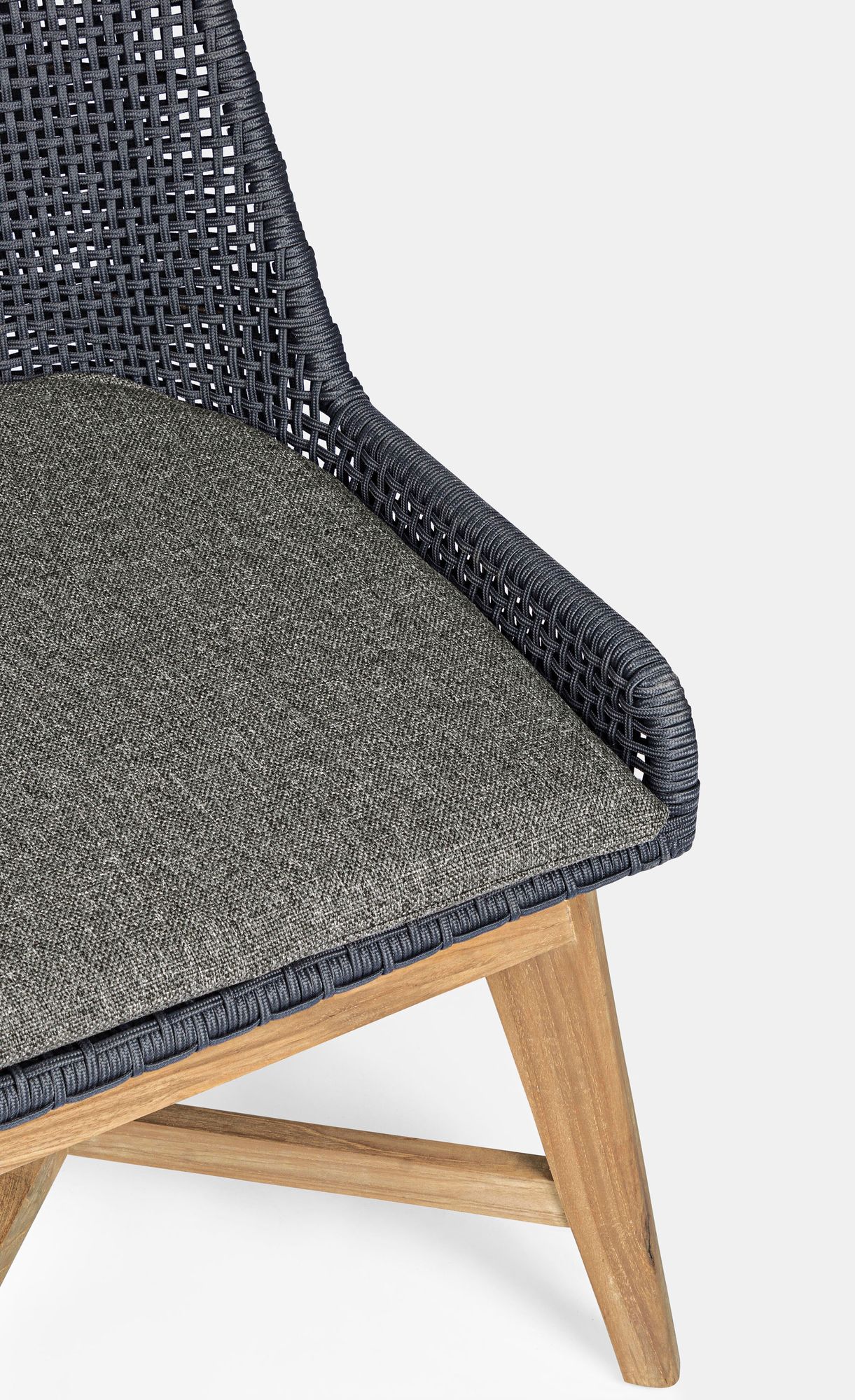 Outdoor Stuhl Hesperia mit Sitzkissen und Teakholzbeinen Dunkelgrau | Bizzotto bei STUFF Shop kaufen
