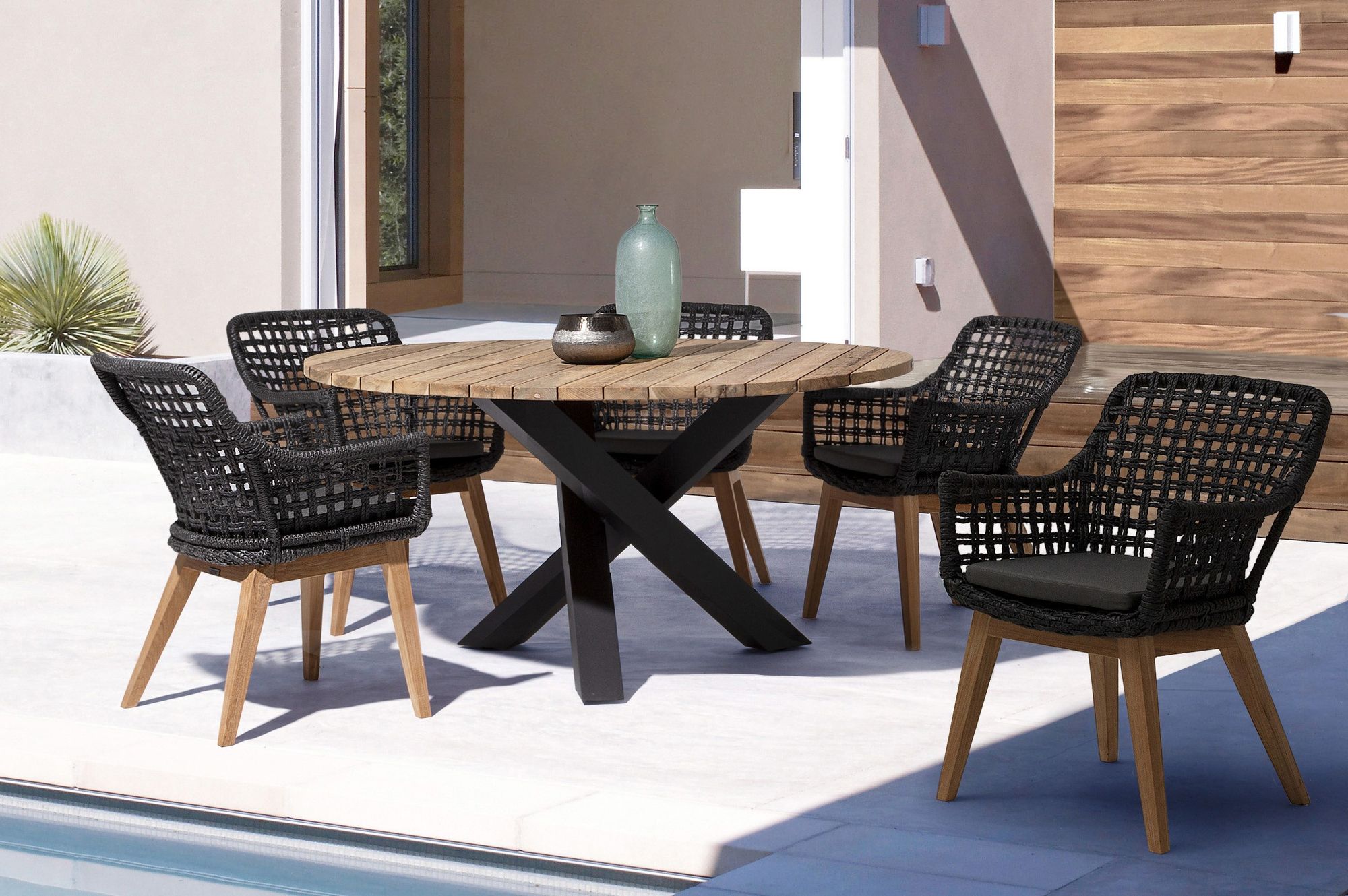 Outdoor Stuhl Madison mit Armlehnen und Sitzkissen Anthrazit | Bizzotto bei STUFF Shop kaufen