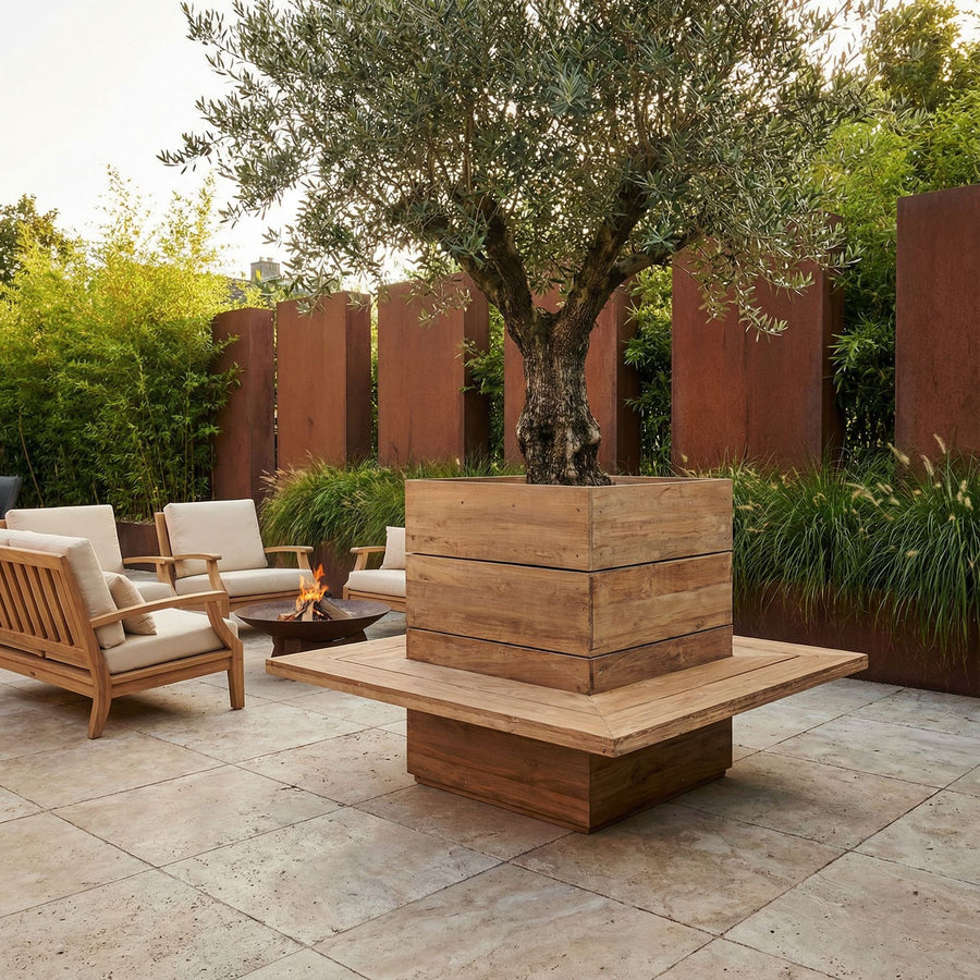 Pflanzkübel Fredy XL aus Teakholz in Natural Grey für Outdoor mit Sitzfläche | Gommaire bei STUFF Shop kaufen