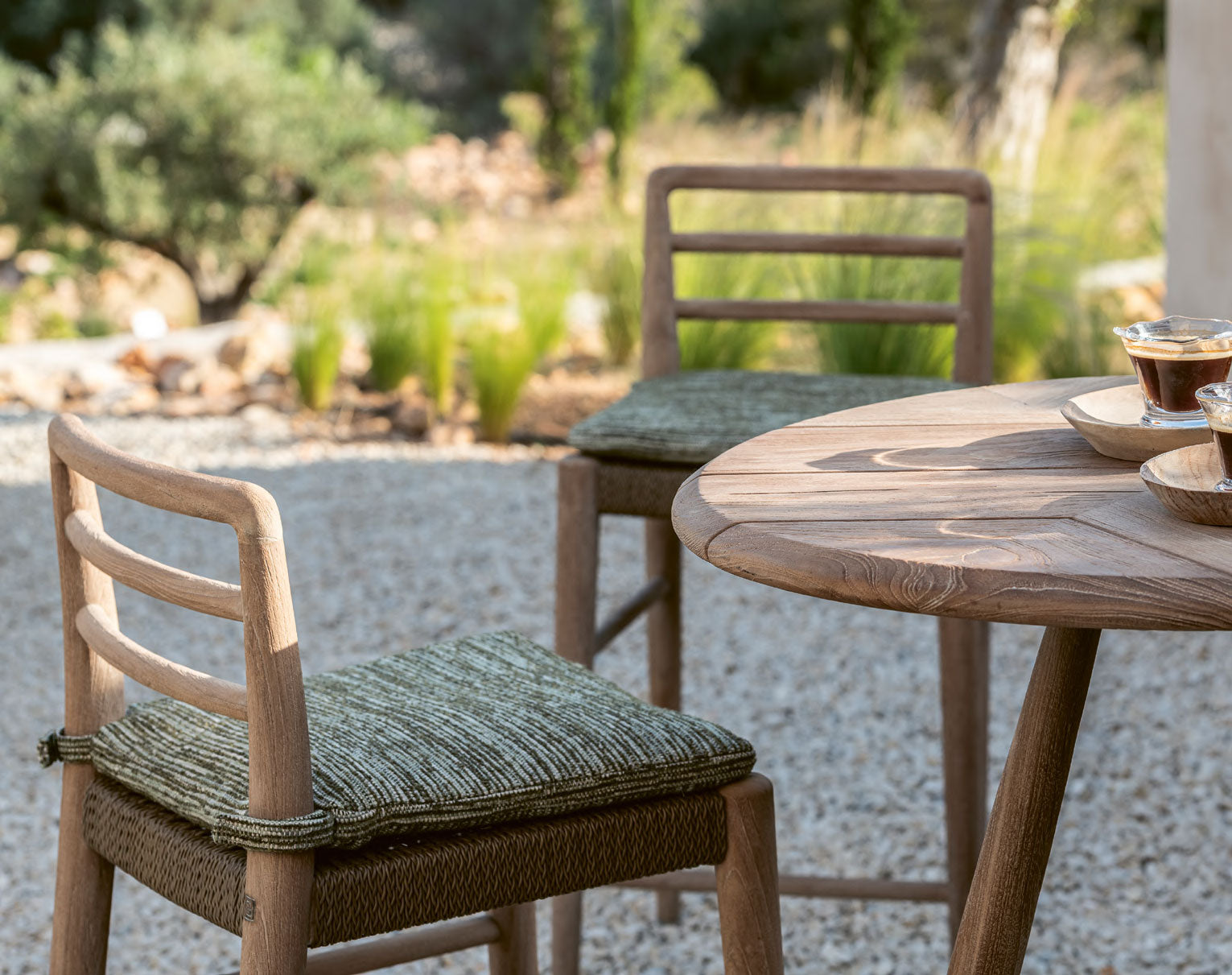 Barstuhl Jared Teak aus massivem Teakholz Natural Grey mit handgeflochtenem Sitz aus PE Wicker Antique Weed | optional mit Sitz- oder Sitz- & Rückenpolster