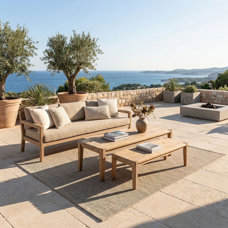 Outdoor Couchtisch Floor Small aus recyceltem Teakholz in Natural Grey 130x45 cm von Gommaire | STUFF Shop