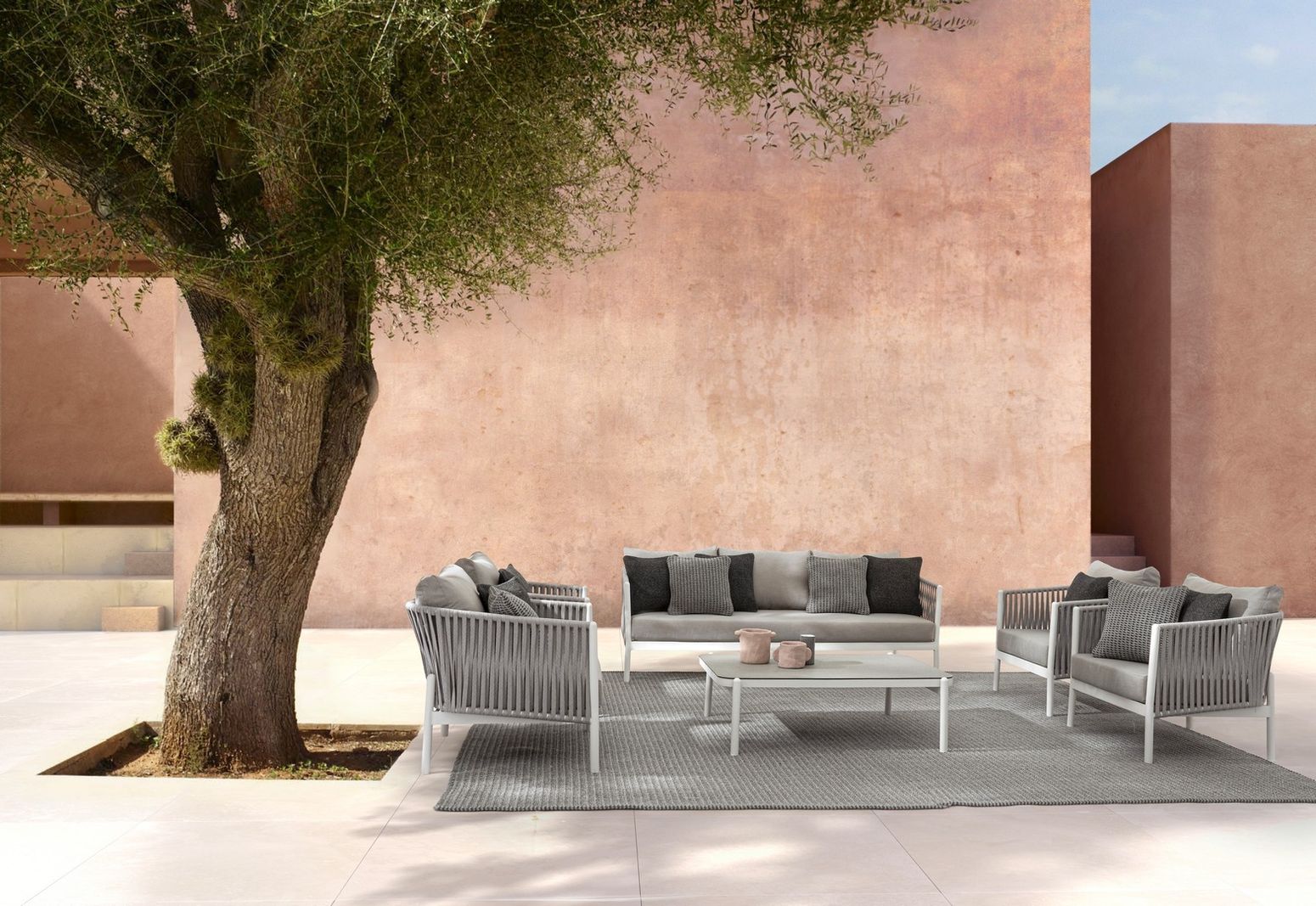 Sofa Florencia mit Kissen weiß I STUFF Shop