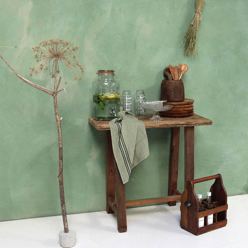 Handgefertigte Konsole Naturelle Farmwood aus recyceltem, rustikalem Holz mit natürlichen Unvollkommenheiten, Maße 100x60x45 cm.