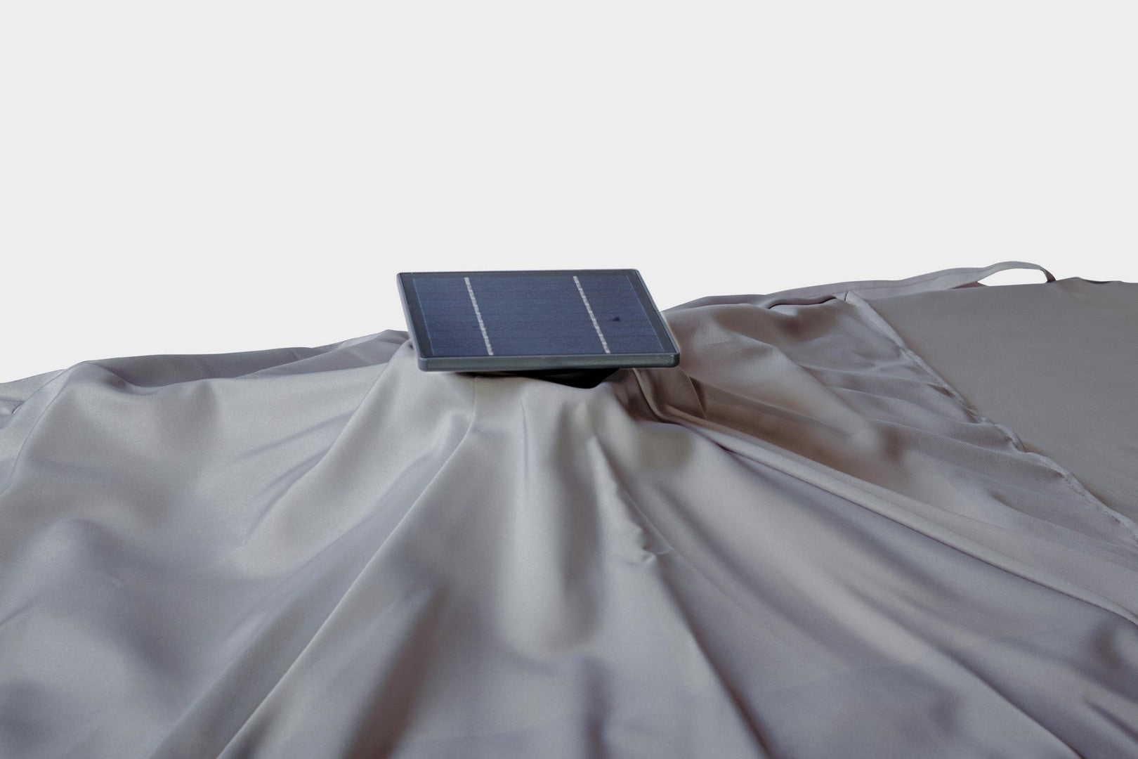 Outdoor Sonnenschirm Ines 3 x 3 m mit LED-Beleuchtung in Anthrazit und Hellgrau | Bizzotto bei STUFF Shop kaufen