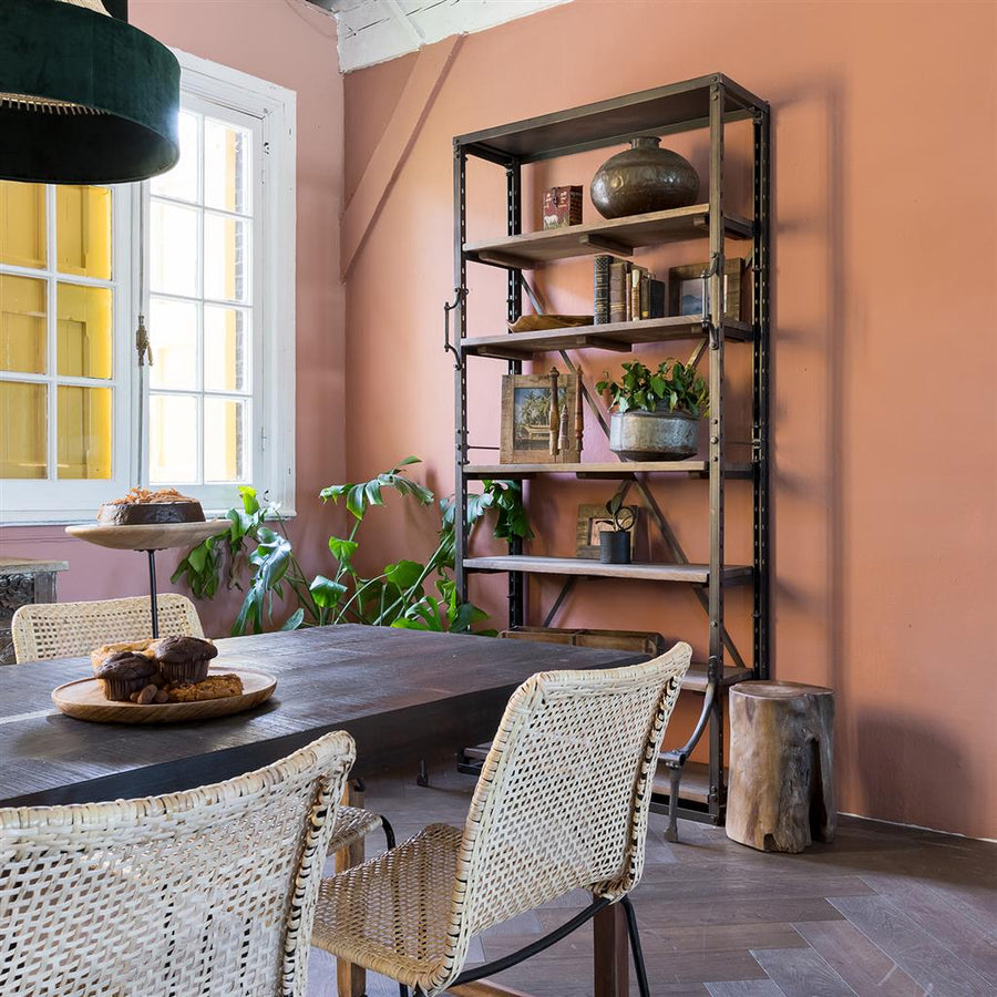 Industrielles Bücherregal im Stil der 1940er-Jahre aus Metall mit Holzfachböden | bei STUFF Shop kaufen