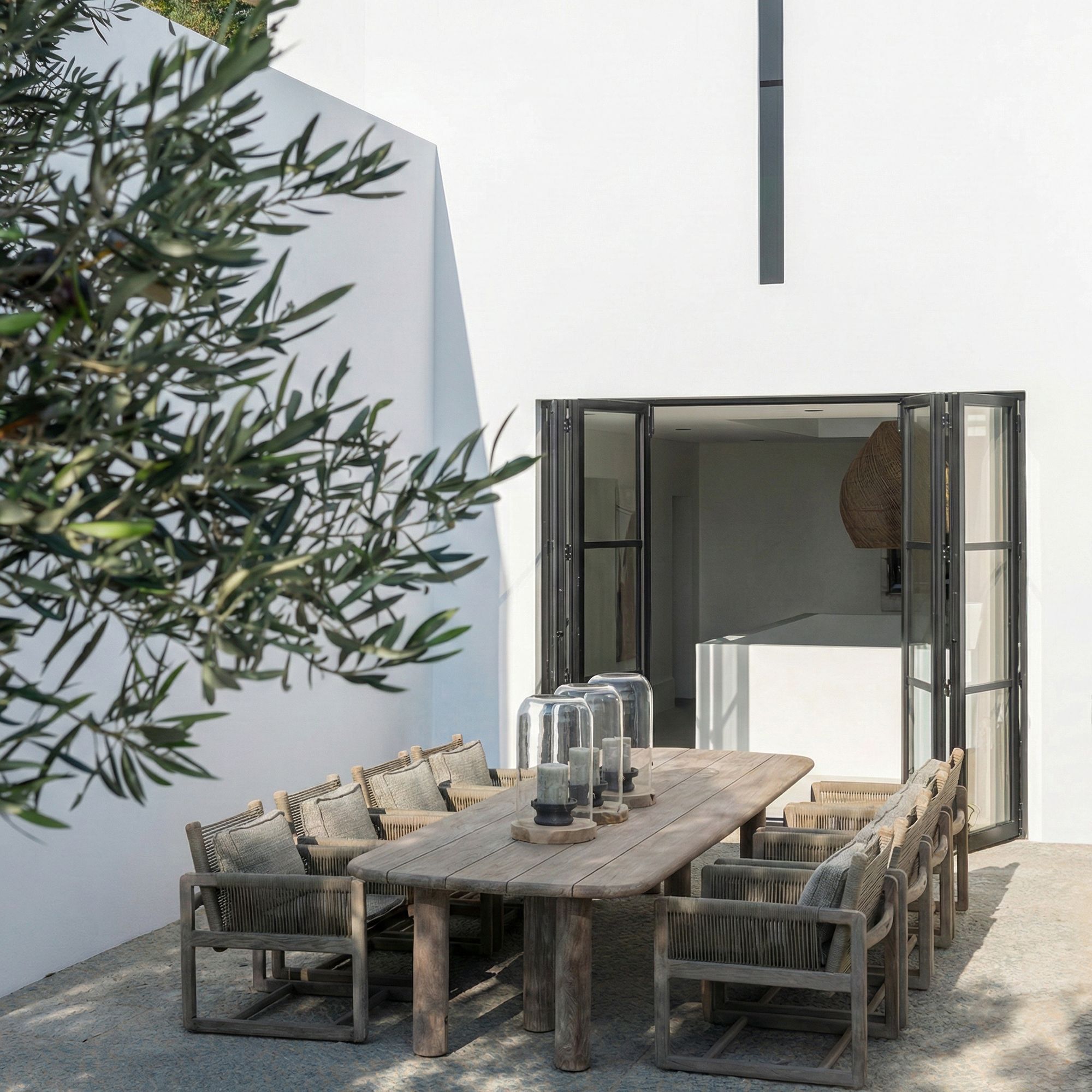 Outdoor Esstisch Carlo aus massivem Teakholz Natural Grey 350 cm | Gommaire bei STUFF Shop kaufen