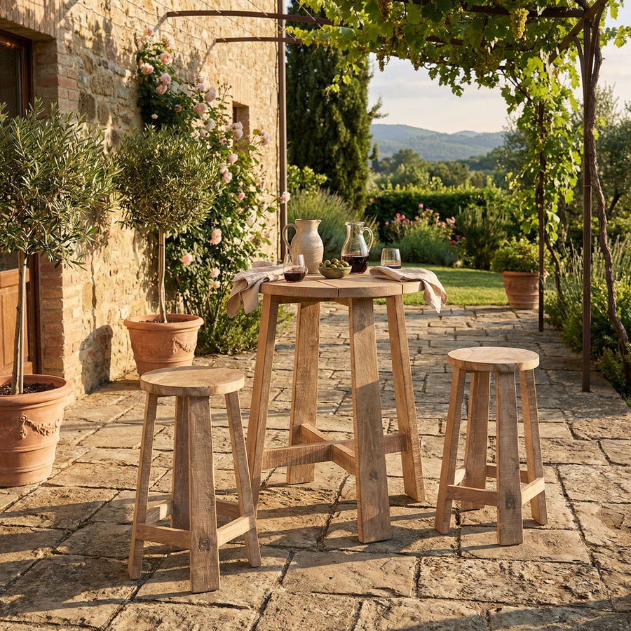 Runder Outdoor Bartisch Alex aus massivem Teakholz in Natural Grey von Gommaire | STUFF Shop