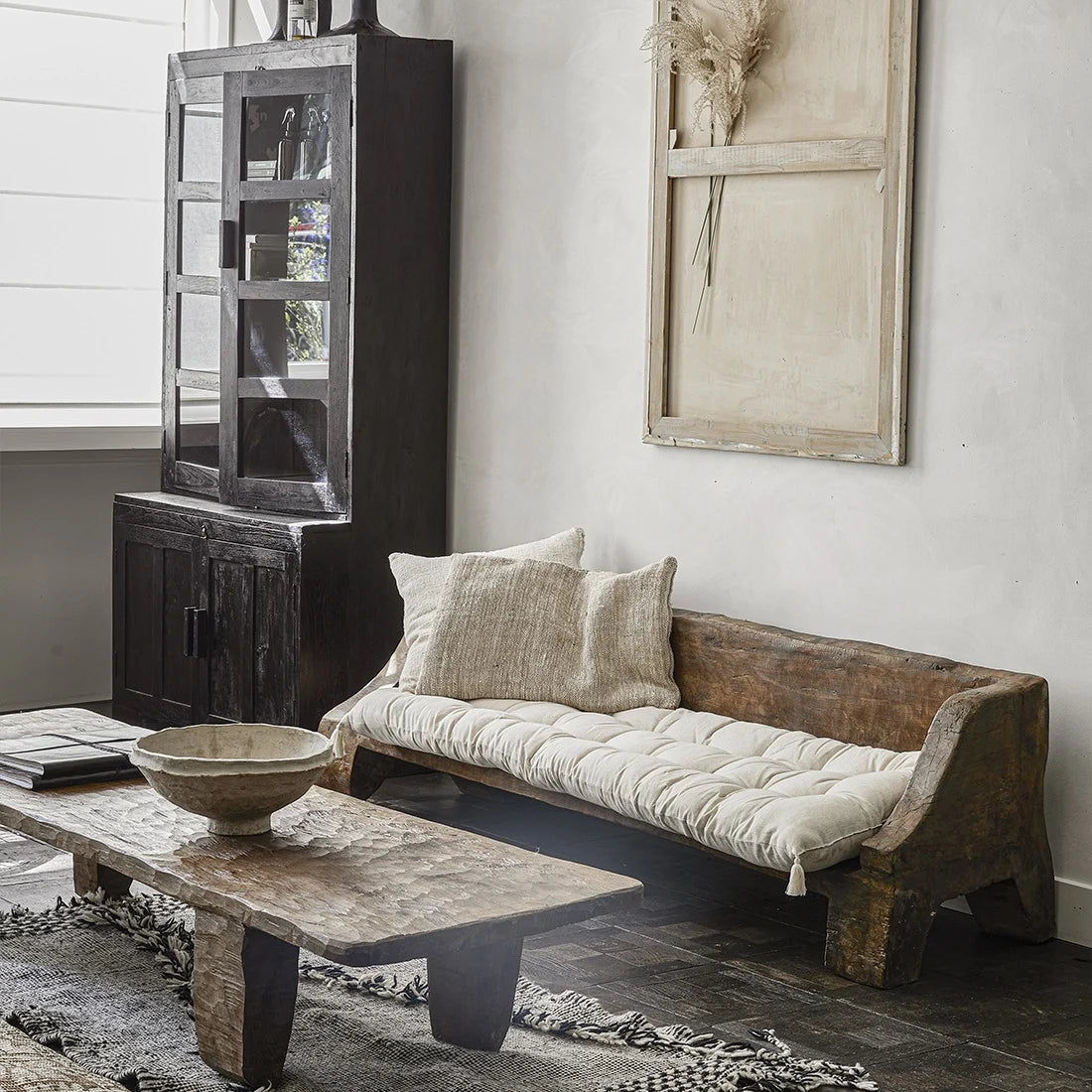 Vitrine schwarz von STUFF Loft mit kleinem Ablageschrank bei STUFF Shop kaufen