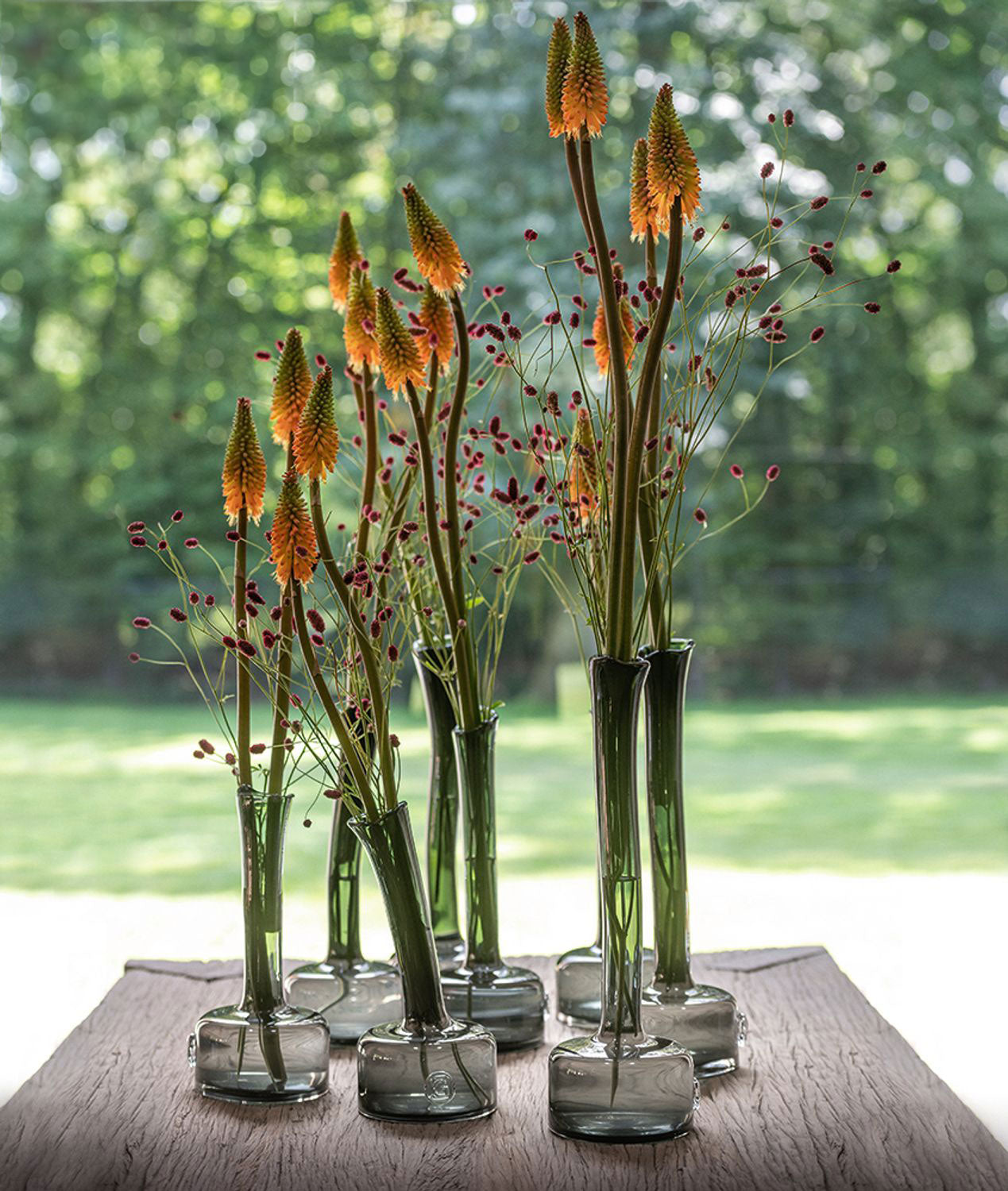 Vase Tuba mit Blumen von Gommaire bei STUFF Shop kaufen!
