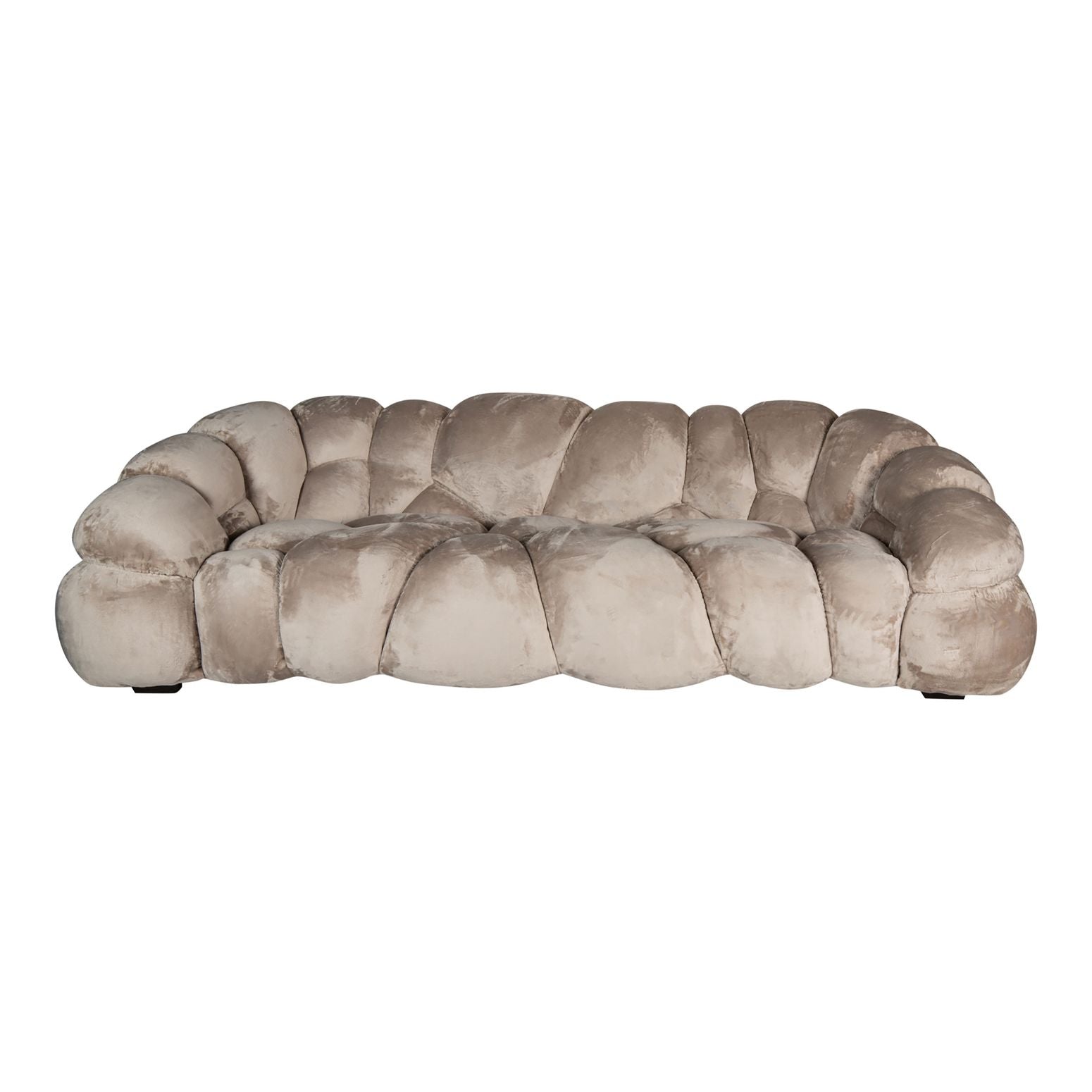 Frontansicht des Nubibus Sofas in Beige, ausgestellt in einem stilvollen Wohnambiente.