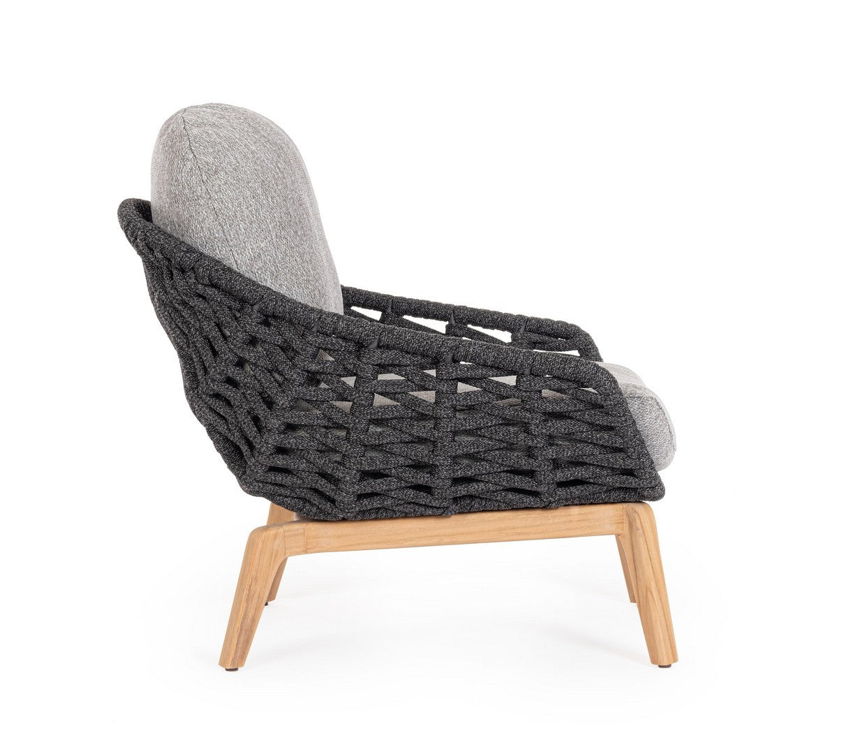 Tamires Luxus Outdoor Sessel in Anthrazit mit nachhaltigem Teakholz und wetterfestem Geflecht, kombiniert Exklusivität mit Komfort.