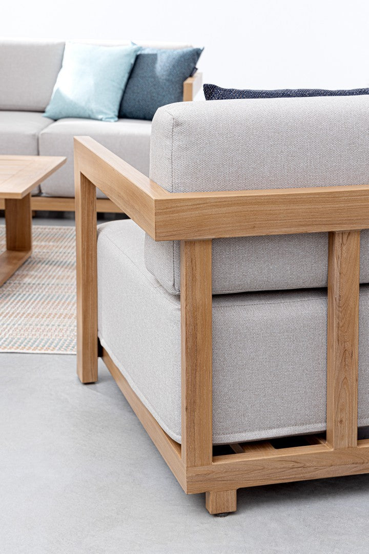 Detailaufnahme des Lounge Set 4T Theseus Natur Stoff und Holztextur.