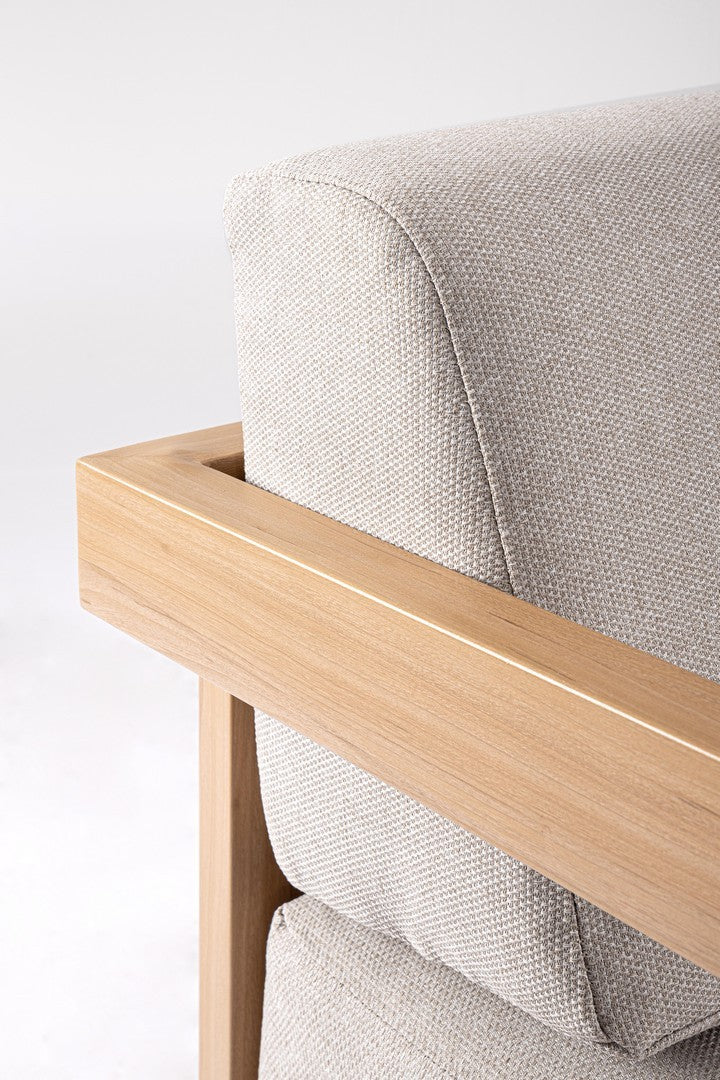 Detailaufnahme des Lounge Set 4T Theseus Natur Stoff und Holztextur.