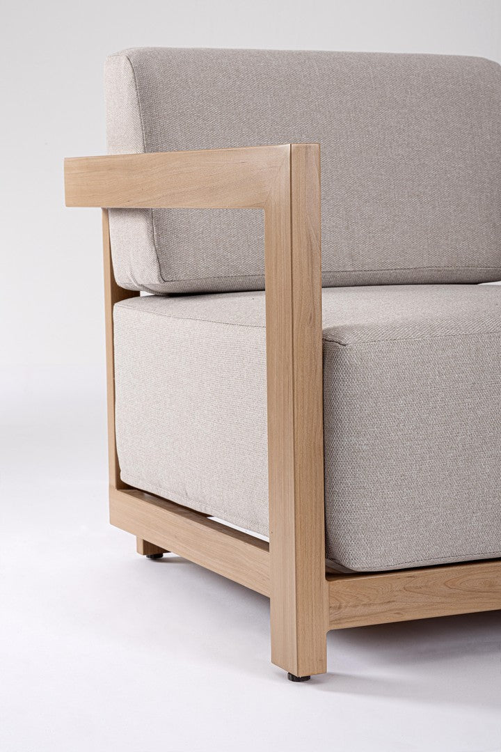 Detailaufnahme des Lounge Set 4T Theseus Natur Stoff und Holztextur.