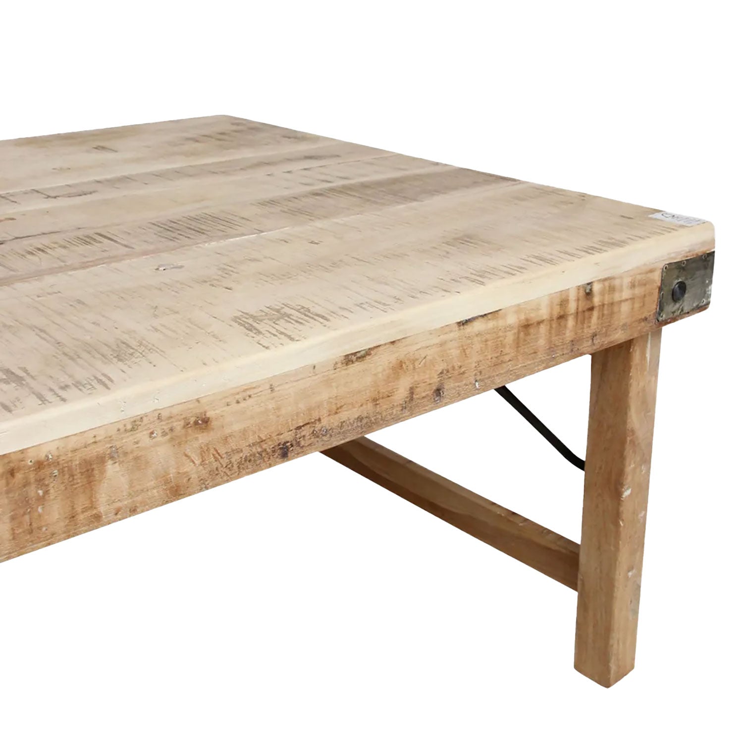 Detailansicht der Holzstruktur des Couchtisches mit Limewash-Finish