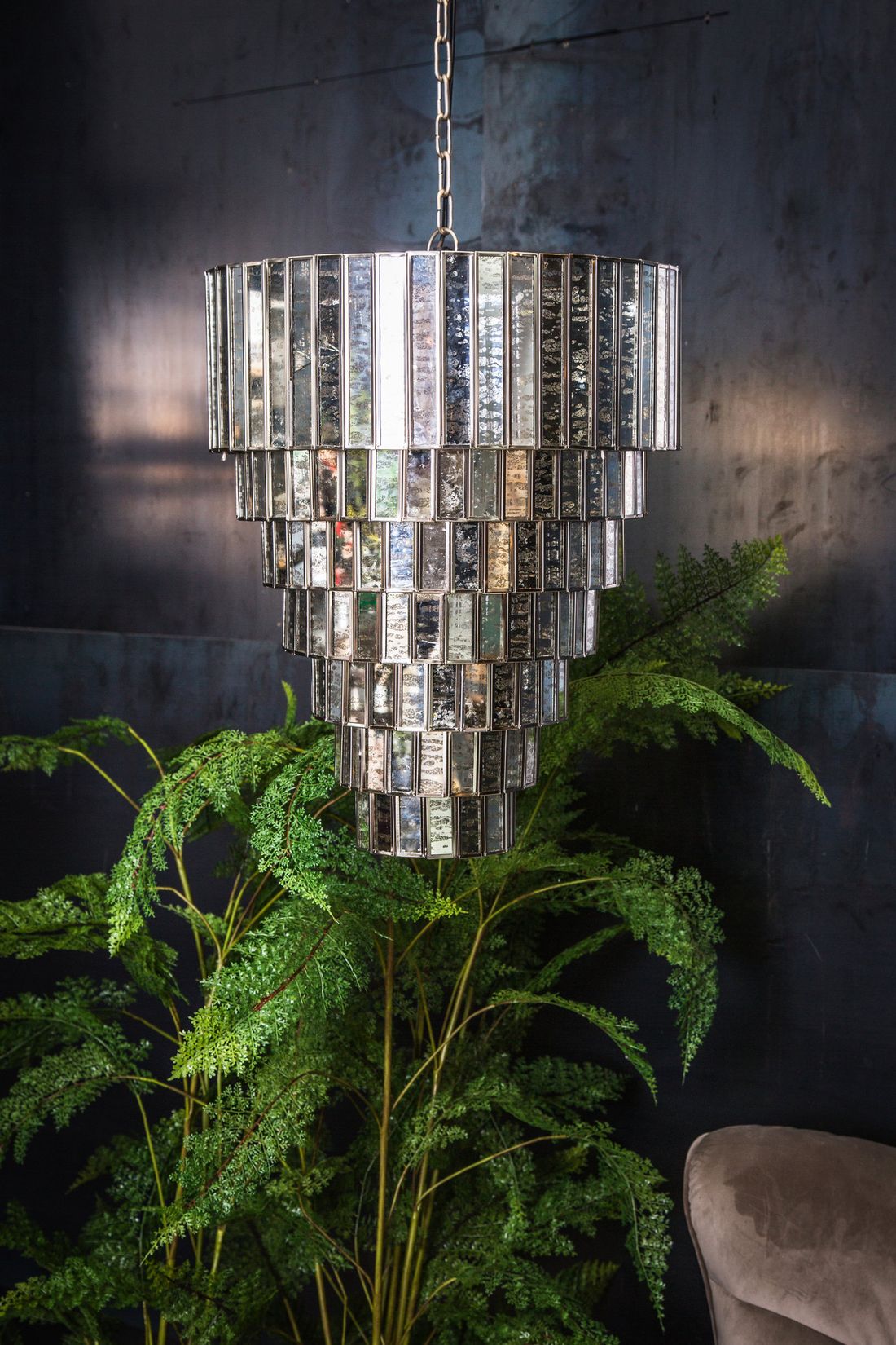 Ceylin Silver Hängelampe in einem stilvollen Interieur