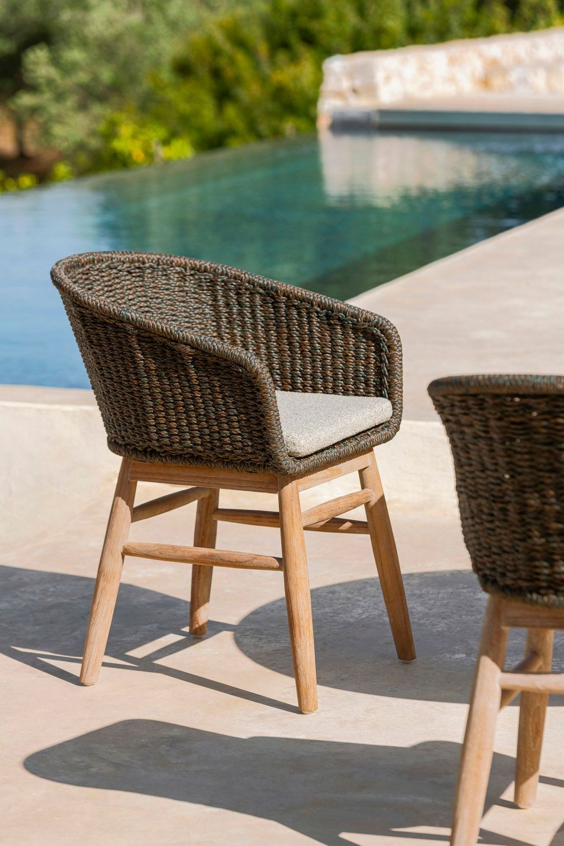 Armchair Charly aus Teakholz mit braun-grünem PE-Wicker