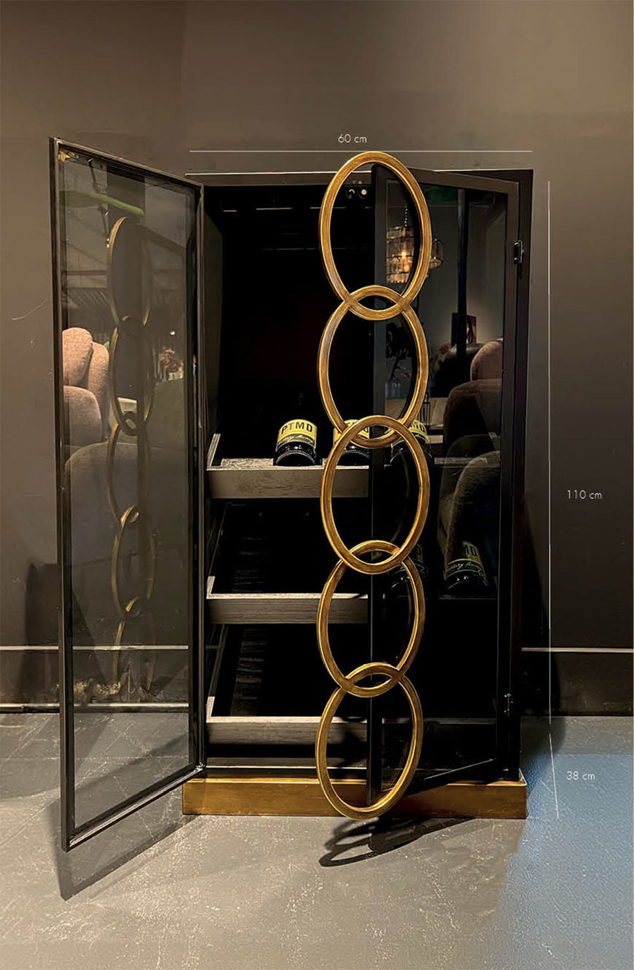 Eleganter PTMD Weinschrank Riho in Schwarz und Gold mit Platz für Weinflaschen