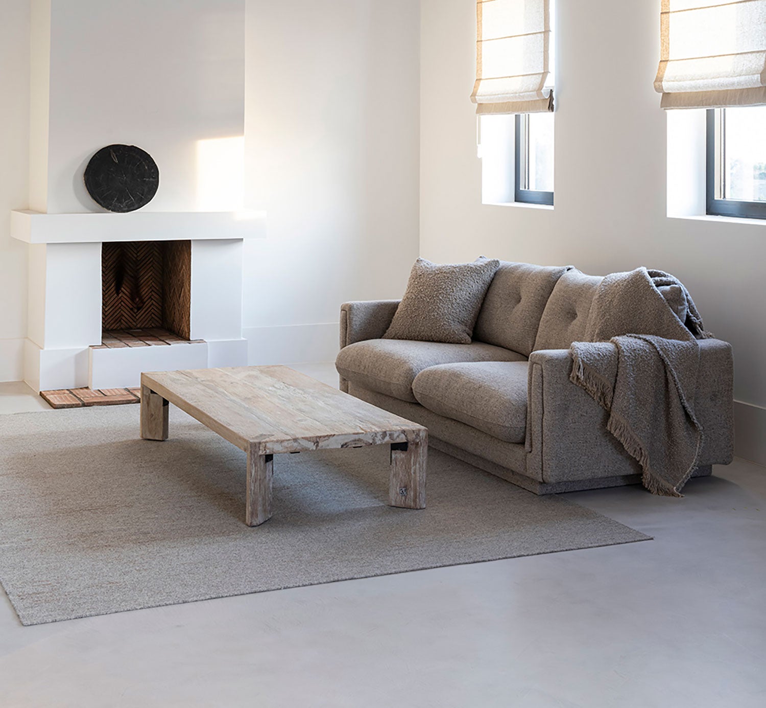 Gommaire Sofa Nail - Elegantes Polstersofa aus hochwertigen europäischen Stoffen