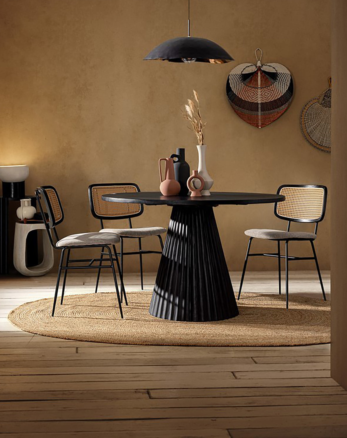 Esstisch Orissa Schwarz von Bizzotto, runder Esstisch aus Mangoholz, Ø120 cm, elegantes Design in Schwarz