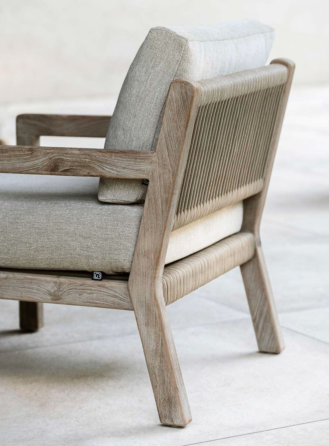 Sessel Mario mit Polster – Outdoor-Sessel Teak Natural Grey