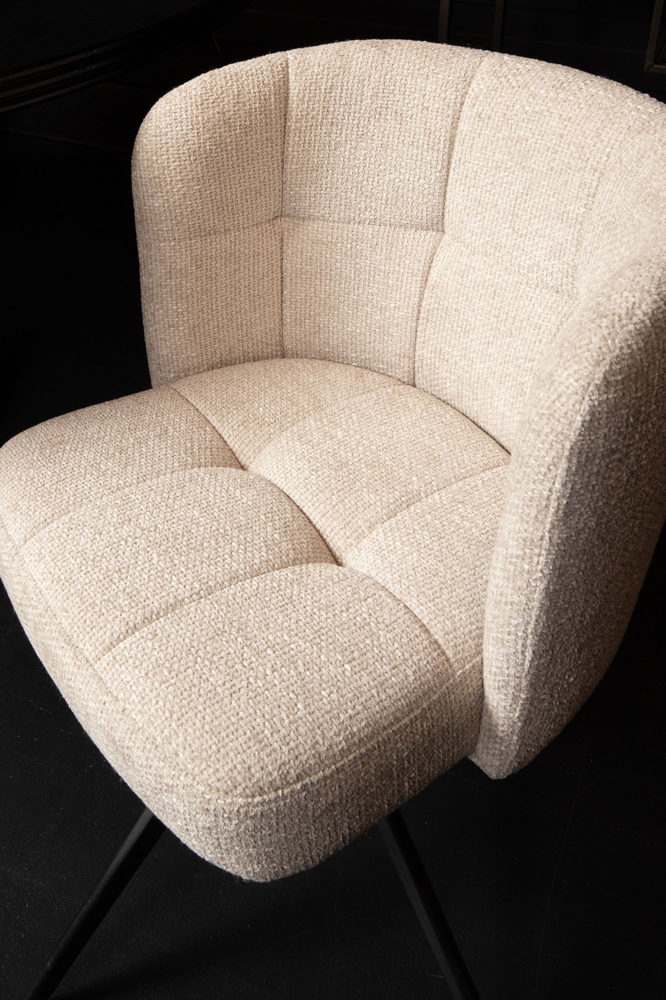 PTMD Polsterstuhl Odin Dove am Esstisch im modernen Wohnambiente