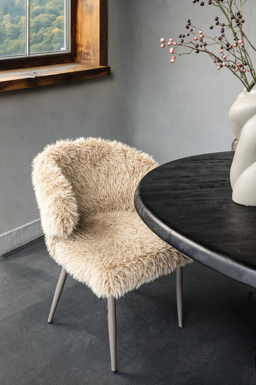Stuhl von PTMD, stuhl aus Stoff in Beige mit Metallgestell im modernen Design, komfortabel. Ideal für Essbereich oder Küche.