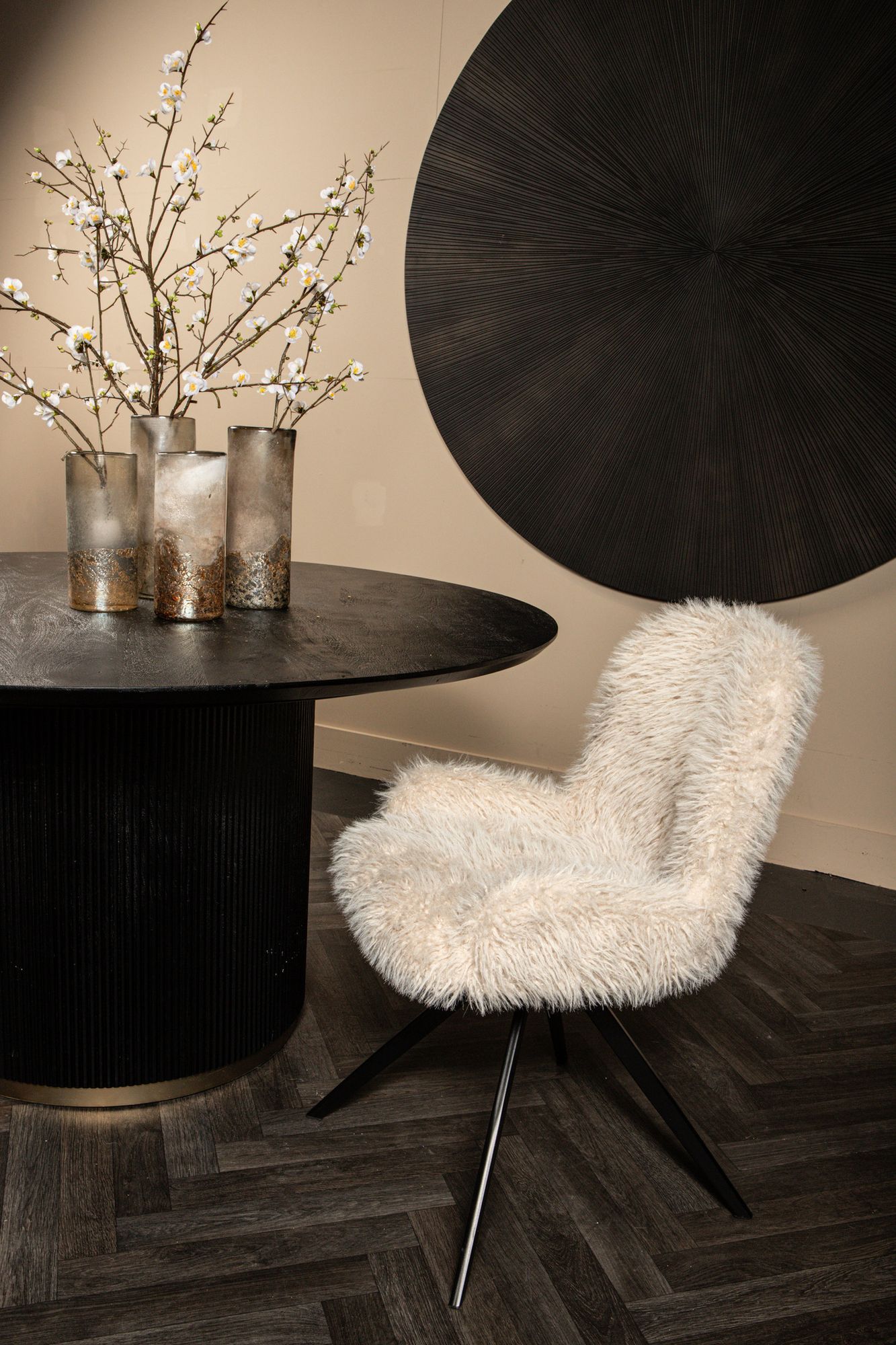 Stuhl von PTMD, stuhl aus Stoff in Beige mit Metallgestell im modernen Design, komfortabel. Ideal für Essbereich oder Küche.