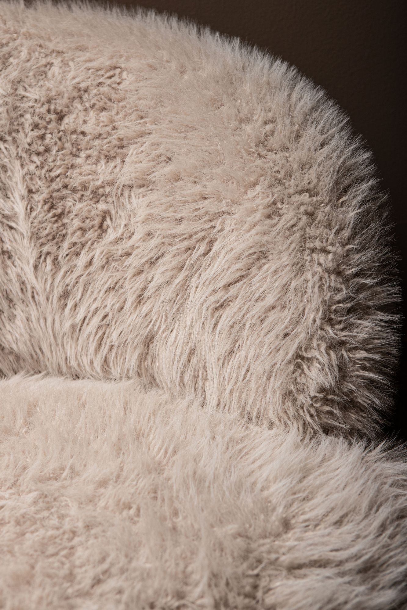 Sessel von PTMD, sessel aus Stoff in Beige mit Metallgestell im modernen Design, komfortabel. Ideal für Essbereich oder Küche.