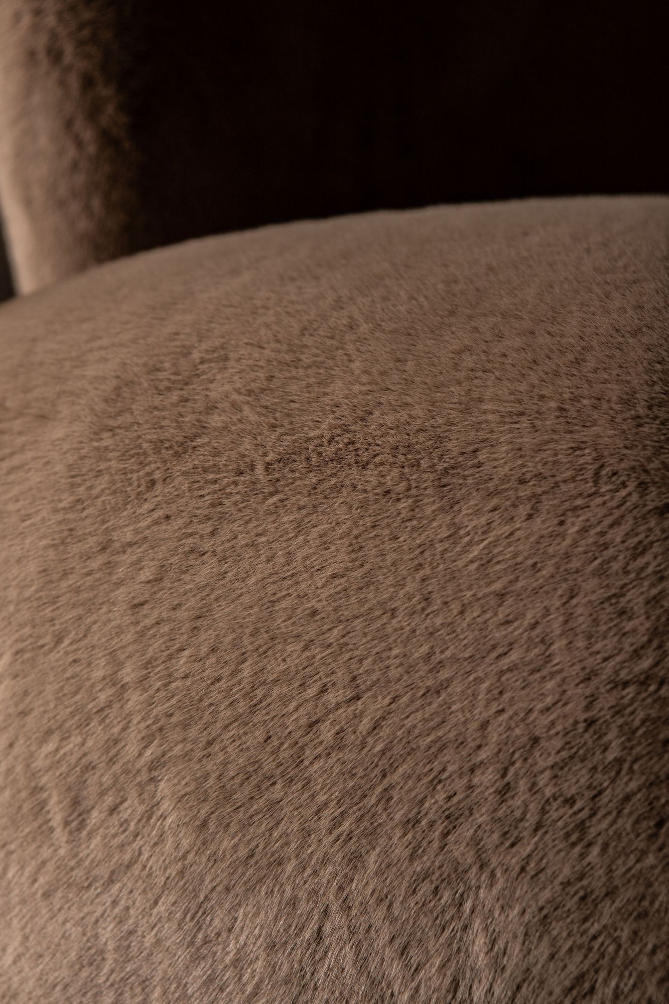 Sessel von PTMD, sessel aus Stoff mit Metallgestell im modernen Design, komfortabel und pflegeleicht. Ideal für Essbereich oder Küche.