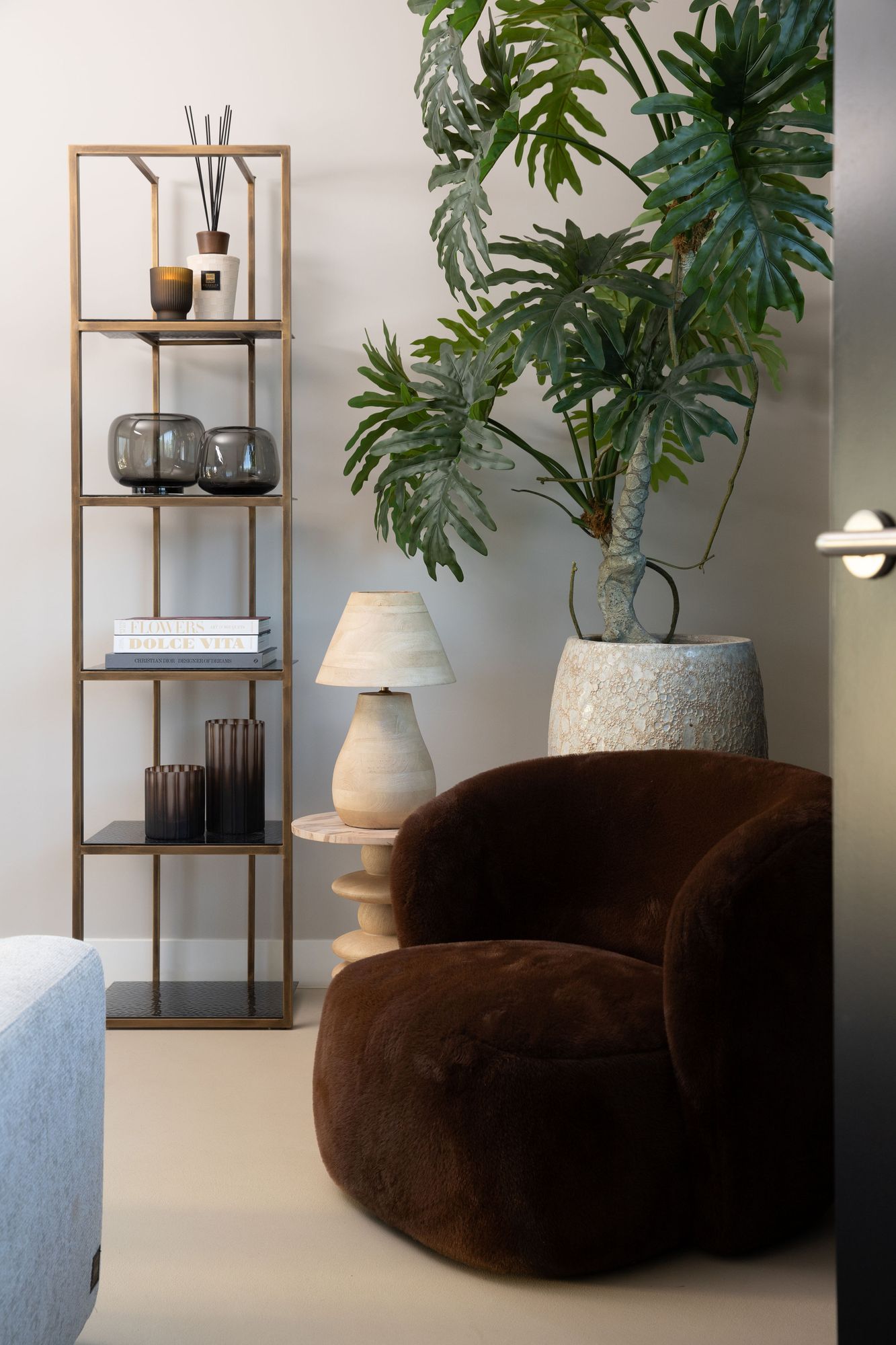 Sessel von PTMD, sessel aus Stoff in Braun mit Metallgestell im modernen Design, komfortabel. Ideal für Essbereich oder Küche.