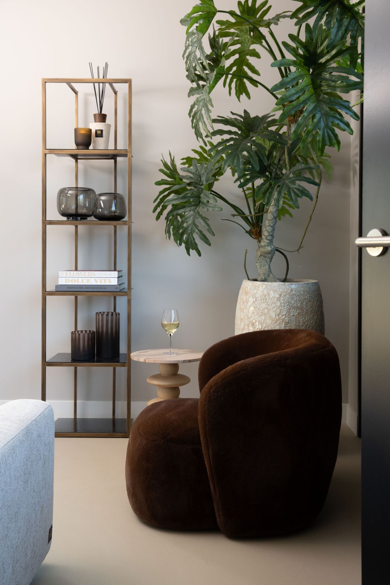 Sessel von PTMD, sessel aus Stoff in Braun mit Metallgestell im modernen Design, komfortabel. Ideal für Essbereich oder Küche.