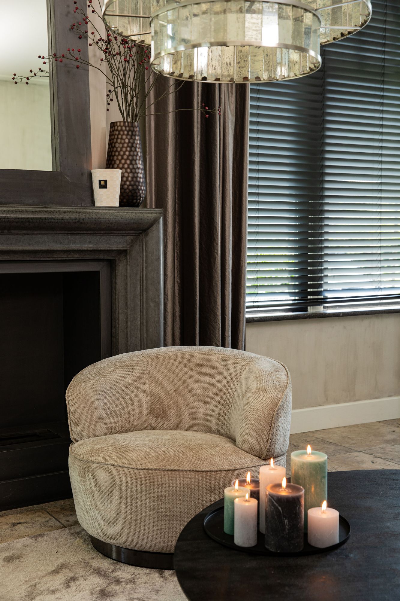 Sessel von PTMD, sessel aus Stoff in Beige mit Metallgestell im modernen Design, komfortabel. Ideal für Essbereich oder Küche.