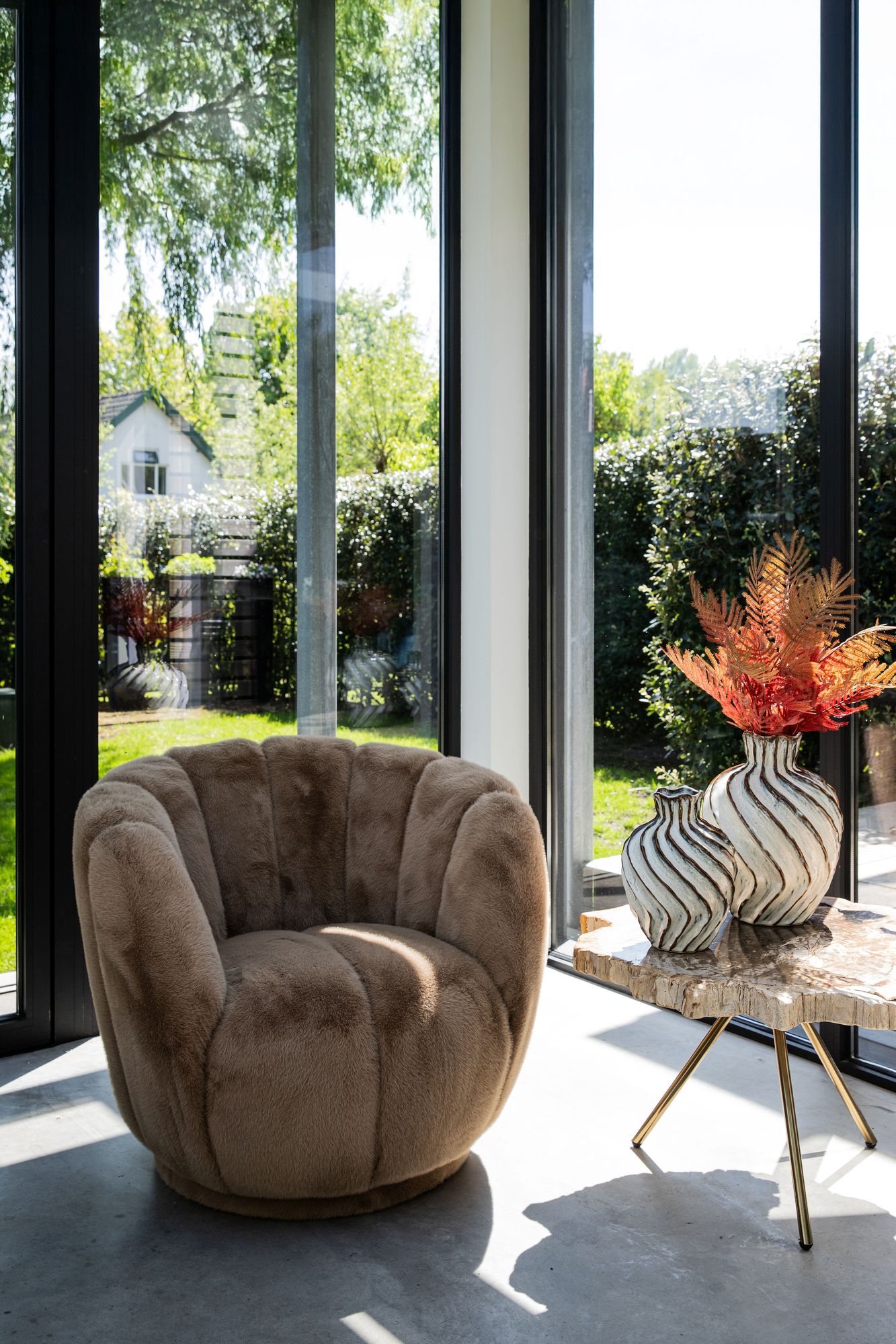 Sessel von PTMD, sessel aus Stoff mit Metallgestell im modernen Design, komfortabel und pflegeleicht. Ideal für Essbereich oder Küche.