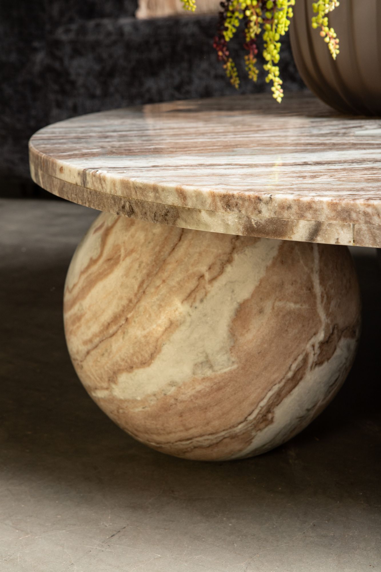 Couchtisch von PTMD – eleganter sitzmöbel aus Stoff in Beige mit Metallgestell im modernem Design, komfortabel und pflegeleicht.