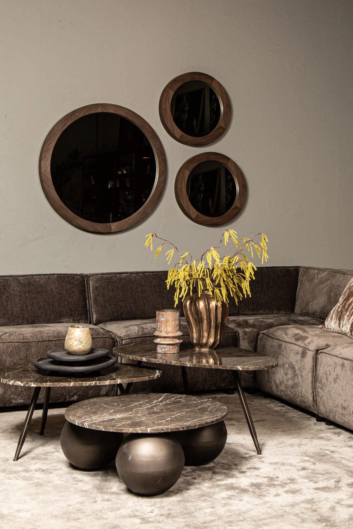 Couchtisch von PTMD – eleganter sitzmöbel aus Stoff in Braun mit Metallgestell im modernem Design, komfortabel und pflegeleicht.