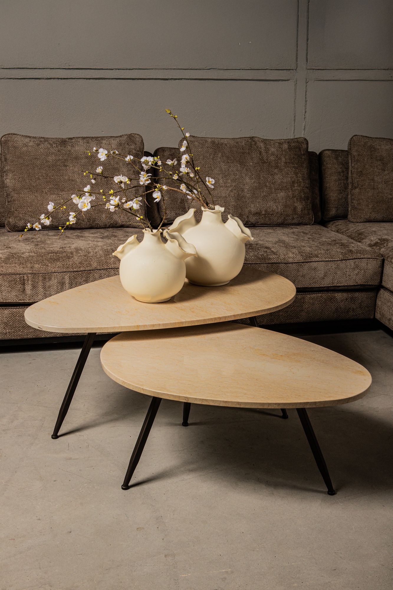 Couchtisch von PTMD – eleganter sitzmöbel aus Stoff in Beige mit Metallgestell im modernem Design, komfortabel und pflegeleicht.